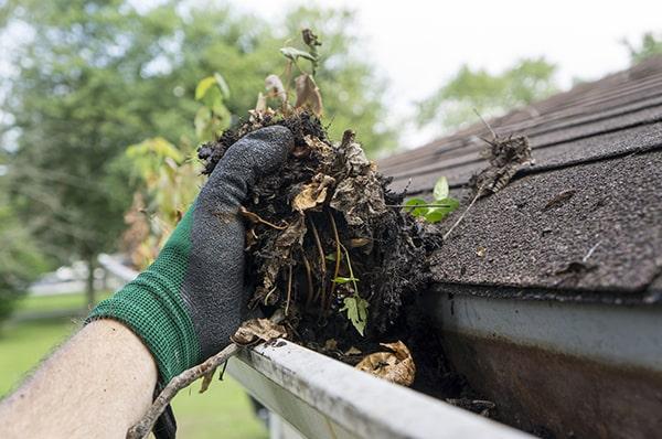 we use a combination of hand cleaning and power washing for effective gutter cleaning